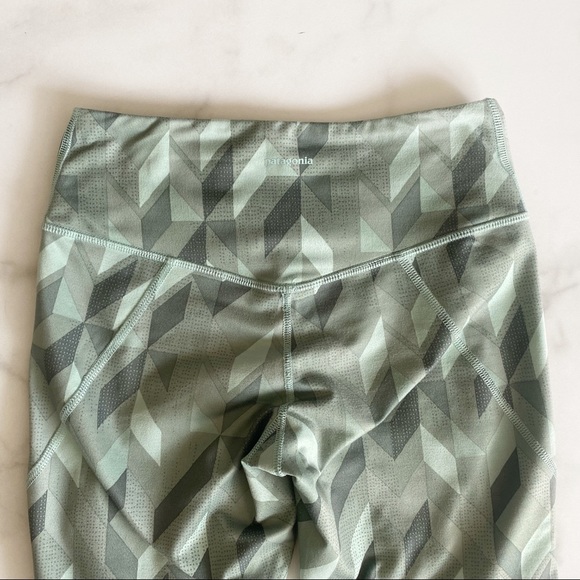 Patagonia Centered Cropped Leggings in Fast Quilt Gypsum Green - Picture 3 of 5